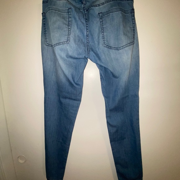 BCBGeneration Skinny Jean with Hearts 🖤 - Picture 3 of 4